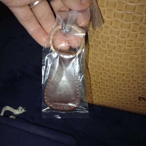 NWT Dooney & Bourke Liliana Weaved Leather bag W/ matching wristlet & Dust bag - Picture 16 of 16